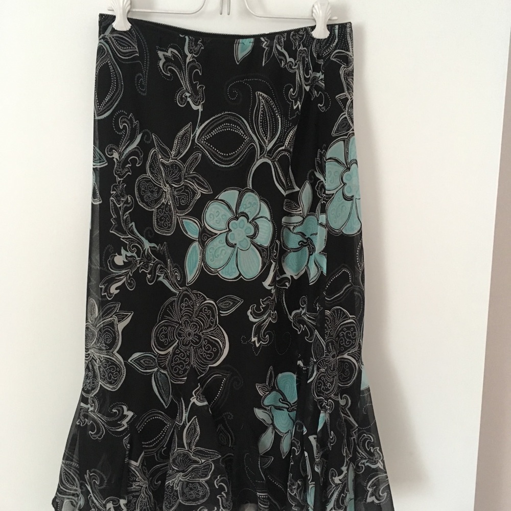 Black/mint skirt with flounce hem